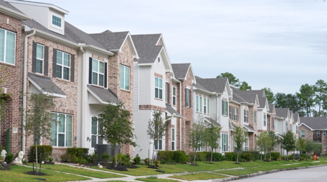 三月全美新屋销量环比及同比均上涨超8%